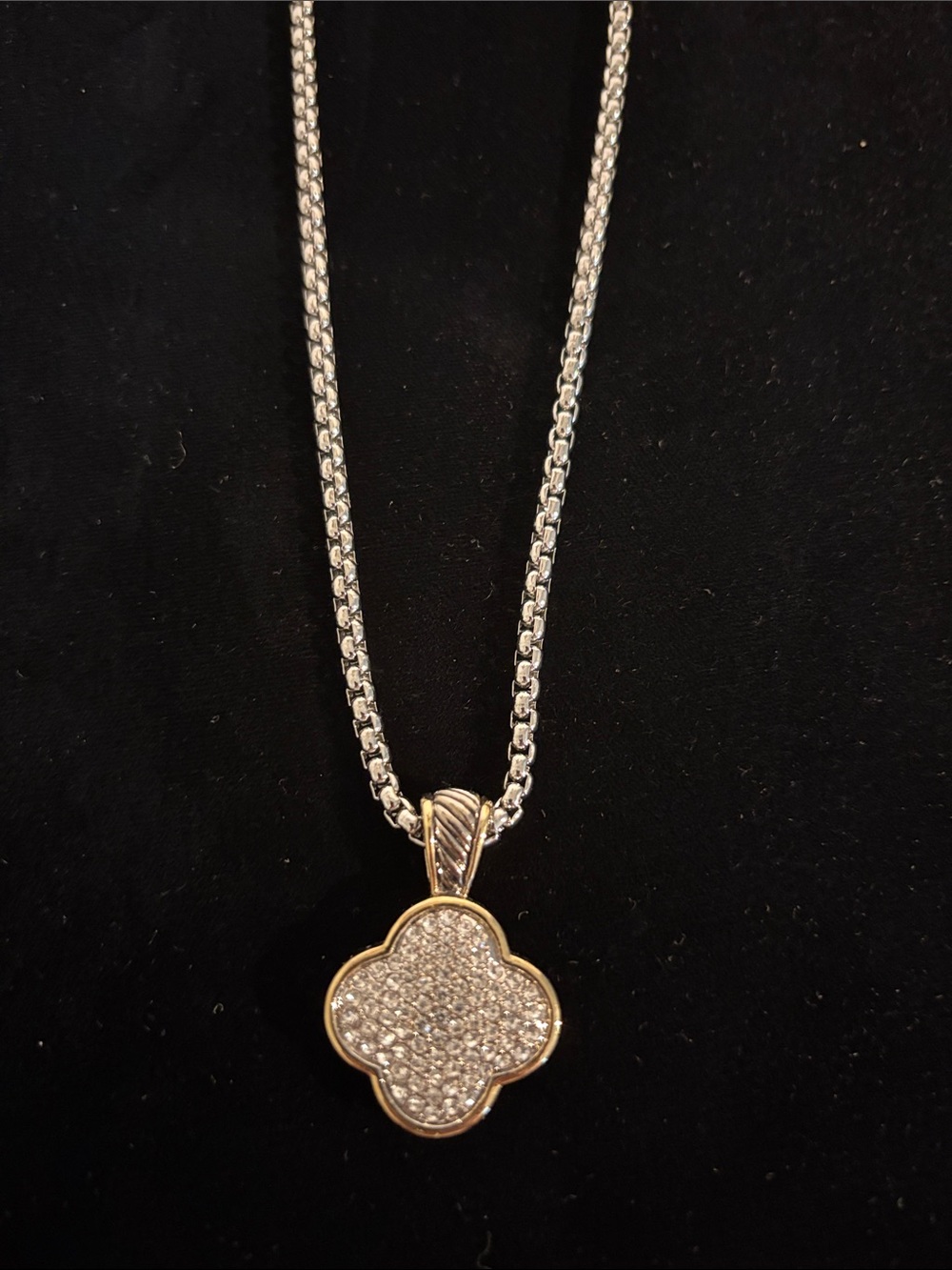 Trending crystal necklace NWT